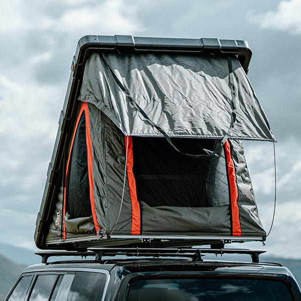 RUGGED™ Clamshell Rooftop Tent
